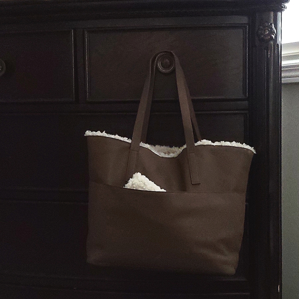 ASPEN Reversible Leather & Shearling Carryall Tote & Wallet - Picture 17 of 17